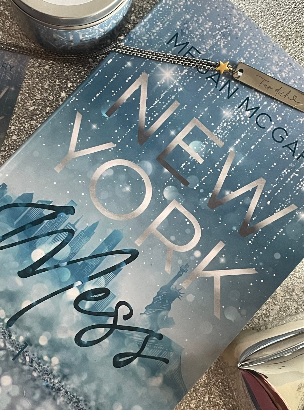 BUCHBOX "New York Mess" alle 4 Bände mit Goodies